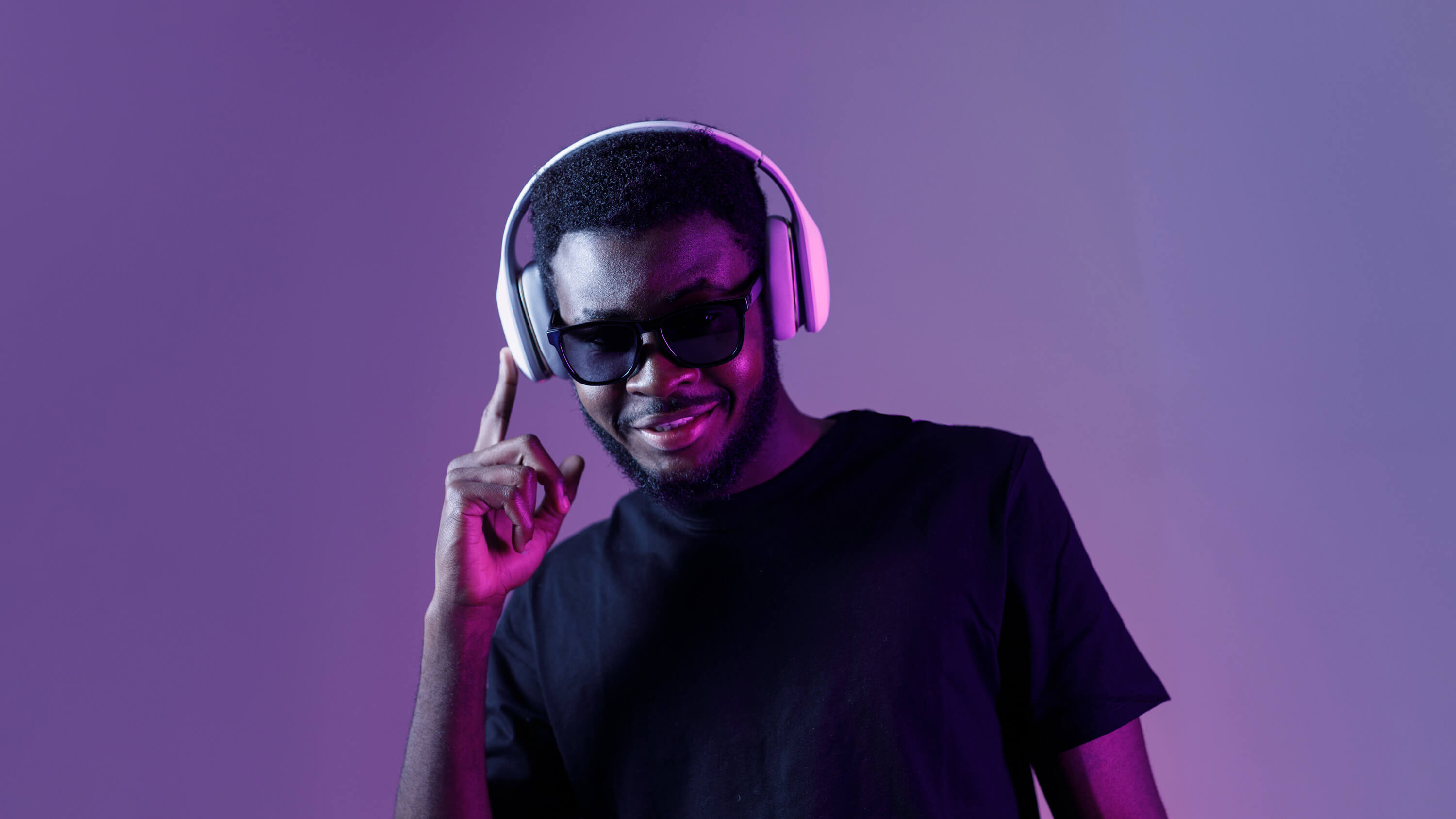 Young,African,American,Man,In,Sunglasses,And,Headphones,Listens,To